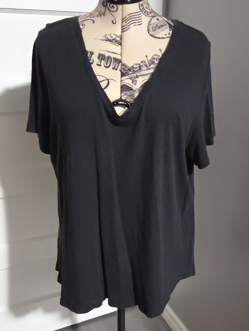 Ricki's Black V-Neck Short Sleeve Tee